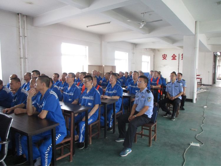 5b95c8be4f784.jpg 辽宁省关山子戒毒所开展戒毒人员禁毒法制讲座和入所教育阶段考核-2.jpg